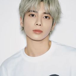 Kang Tae-hyun 飾演 Self