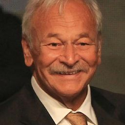 Kamil Sönmez 飾演 Teleferikçi Hüsam