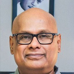 Suresh Chakravarthy 飾演 Lallu