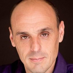 Álvaro Ramos - Desmadre Incluido演員 飾演Carnicero