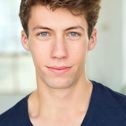 Parker Wierling - 黑白拉警報演員 飾演Drunk Guy