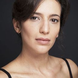 妮豪·姚欽 飾演 Elvan