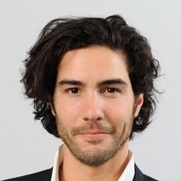 泰夏拉謙 飾演 Charles Aznavour