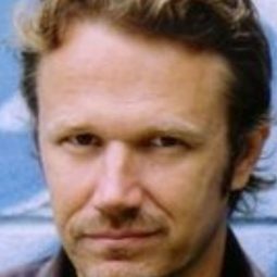 Bruce Beaton - 芝加哥演員 飾演Police Photographer