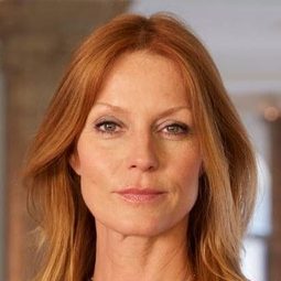 Esther Schweins - Zaun an Zaun演員 飾演Sissi