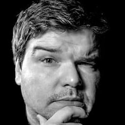 Dominik Nowak - Sophie Seeks 7演員 飾演Mężczyzna w za małym kostiumie