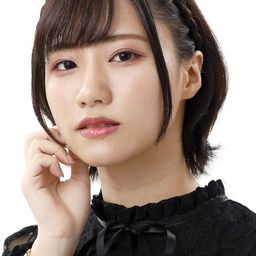 土屋 李央 飾演 Hinano Hoshikita (voice)