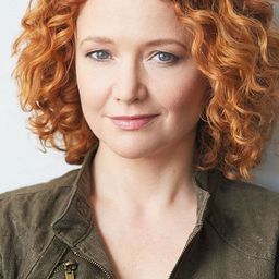 Karyn Dwyer 飾演 Brenda