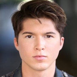 保羅·布切 - 他是個惡霸，查理·布朗演員 飾演Kid (voice)