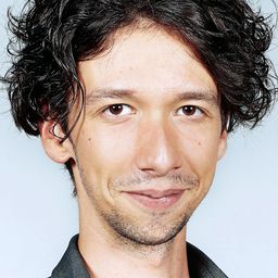 Andrei Miercure 飾演 Silviu