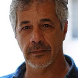 Matti Seri 飾演 Taxi Driver