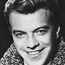 Vyacheslav Shalevich  飾演 Old Aleksandr