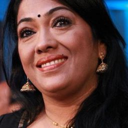 Rekha 飾演 Vinod's Mother