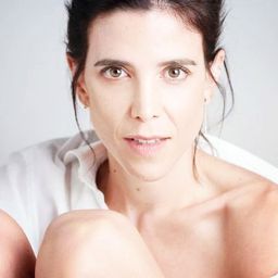 María Luisa Mayol 飾演 Ana