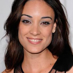 瑪婷娜・古茲曼 飾演 Luján