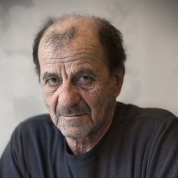 Miklós Székely B. 飾演 Peter the Black, the buffalo