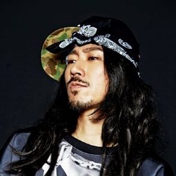 Tiger JK 飾演 Self