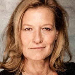 Suzanne von Borsody 飾演 Uli