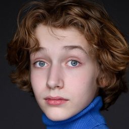 Stepan Emelyanov 飾演 Stepan Zhuravlev