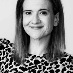 Tiffany Barbuzano 飾演 Pam