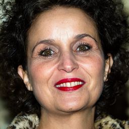 Muriel Combeau 飾演 Catherine