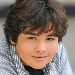 William Corkery 飾演 Anui