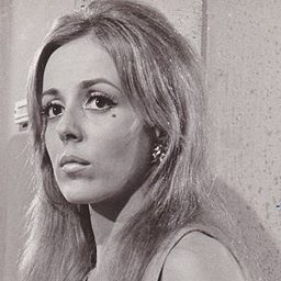 Miranda Kounelaki 飾演 Mrs. Tzelepis