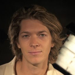 Tanner Kalina 飾演 Alex Brumley