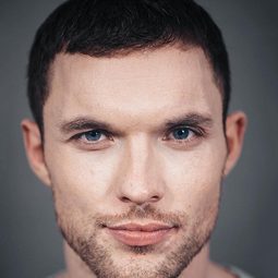 艾德史克林 飾演 Atticus Noble