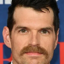 提摩西·西蒙斯 飾演 