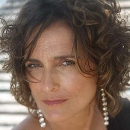 Norma Martínez 飾演 Elena