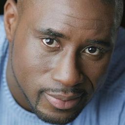 Danny Wattley 飾演 Damon