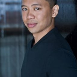 Byron Abalos 飾演 Nathan