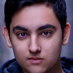 Chris River 飾演 Brooklyn