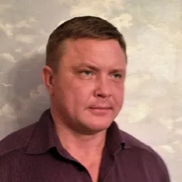 Mikhail Bogdanov 飾演 Mercedes Driver