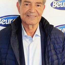 Djéloul Beghoura 飾演 Algerian