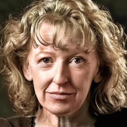 Joan Sheehy 飾演 Úna