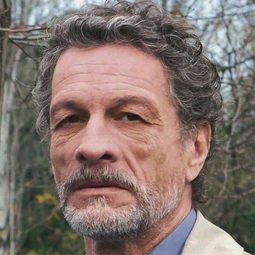 丹尼爾·法內哥 - 阿克拉拉爾演員 飾演Salazar