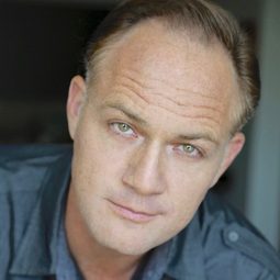 Jason Douglas - 烈探狙擊：誓不回頭演員 飾演Sheriff