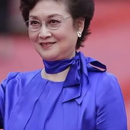 曹銀娣 飾演 Yuehong Xing