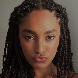 莉薇亞席爾瓦 飾演 Isaura (Jovem)