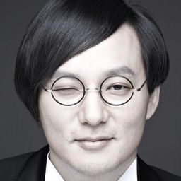 Hae-chol Shin 飾演 Radio DJ