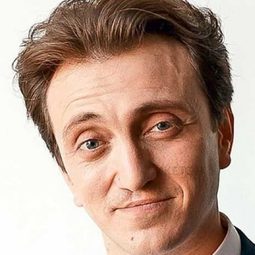 Denis Dorokhov 飾演 Russian mafiosi