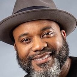 Joey Wells 飾演 Himself