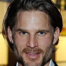 諾恩·賀力 飾演 King Magnus