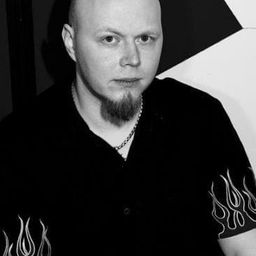 Ørjan Gamst 飾演 Bukaka