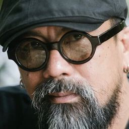 Surasak Wongthai 飾演 (segment "Flowers in a Pile of Rubbish")