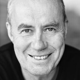 Lennart Jähkel 飾演 Mellberg