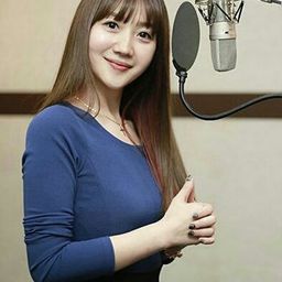 Kang Si-hyun 飾演 Ye-ji's mom's (voice)