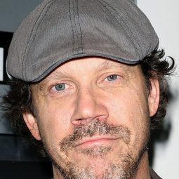 Marcus Giamatti 飾演 Freddy